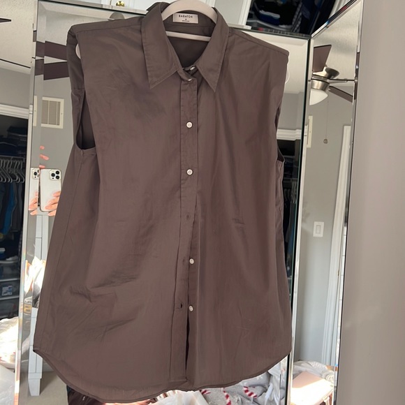 Babaton Aritzia Grey Shoulder Pad Button-down Shirt size M - Picture 2 of 5